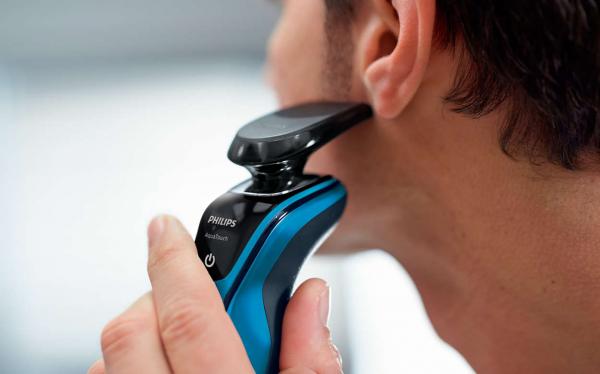 Philips AquaTouch Wet And Dry Comfortcut Electric Shaver - S5050/06